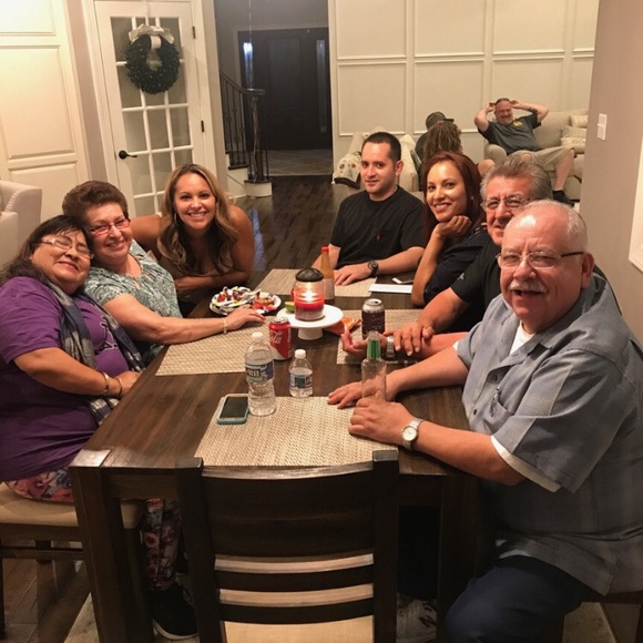 🌸🌸Meet Your Stylist🌸🌸 - Picture 4 of 8